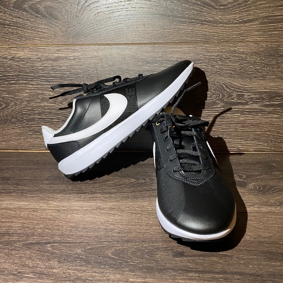 Nike Shoes - NEW Women’s Nike sneakers golf size 7.5